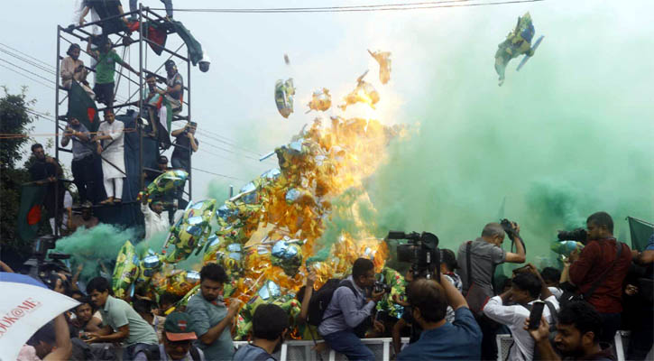 মানিক মিয়া অ্যাভিনিউয়ে ‘জুলাই উদযাপন’ অনুষ্ঠানে আগুন, আহত ১০